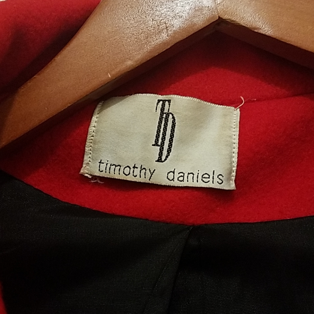 Red women's coat - Picture 2 of 7